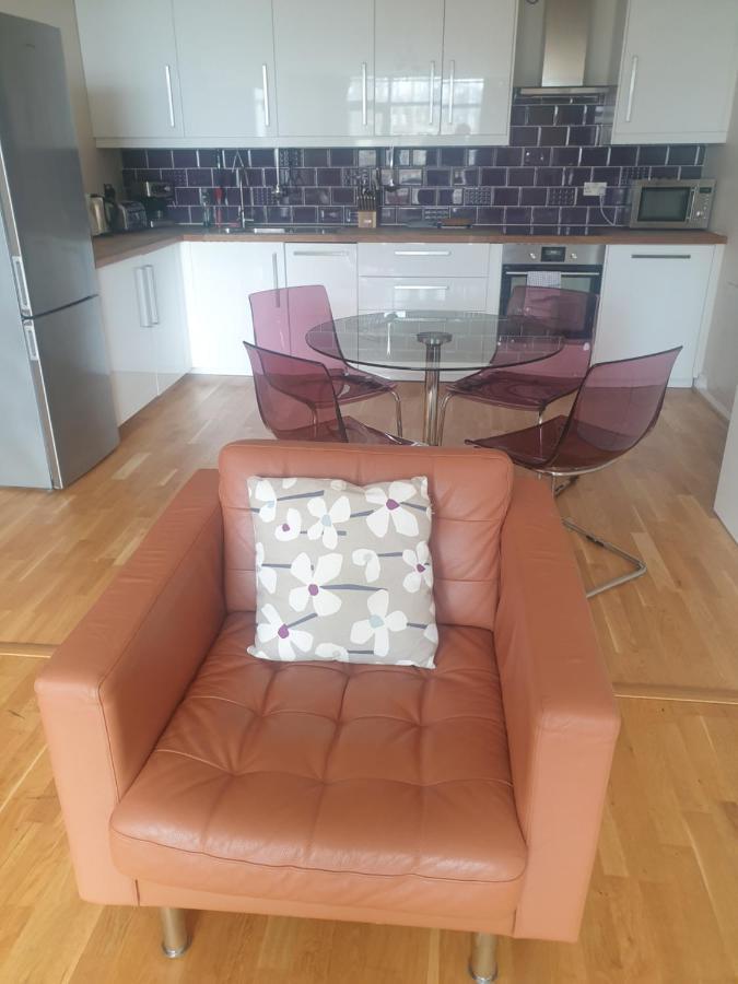 Amazing 2 Bed 2 Bath Apartment City Centre Free Secure Parking Cardiff Exterior photo
